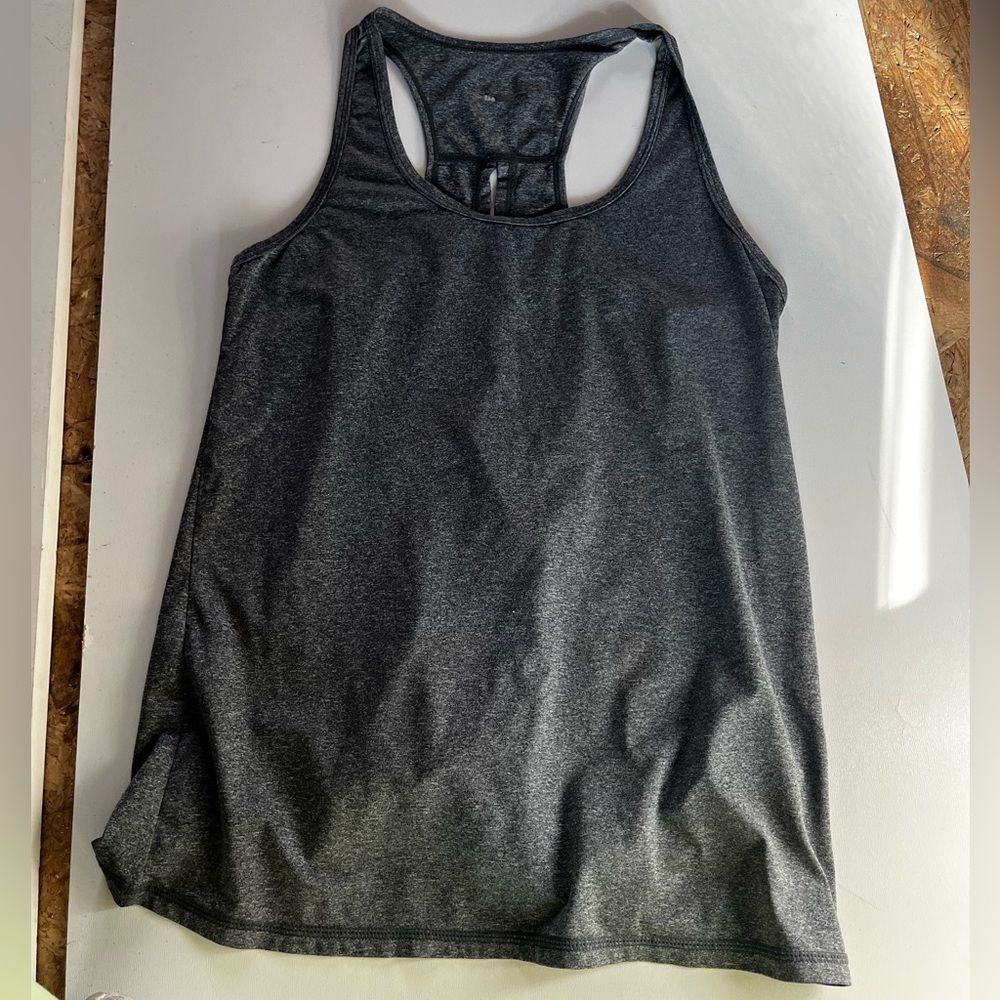Hind grey athletic tanks size small